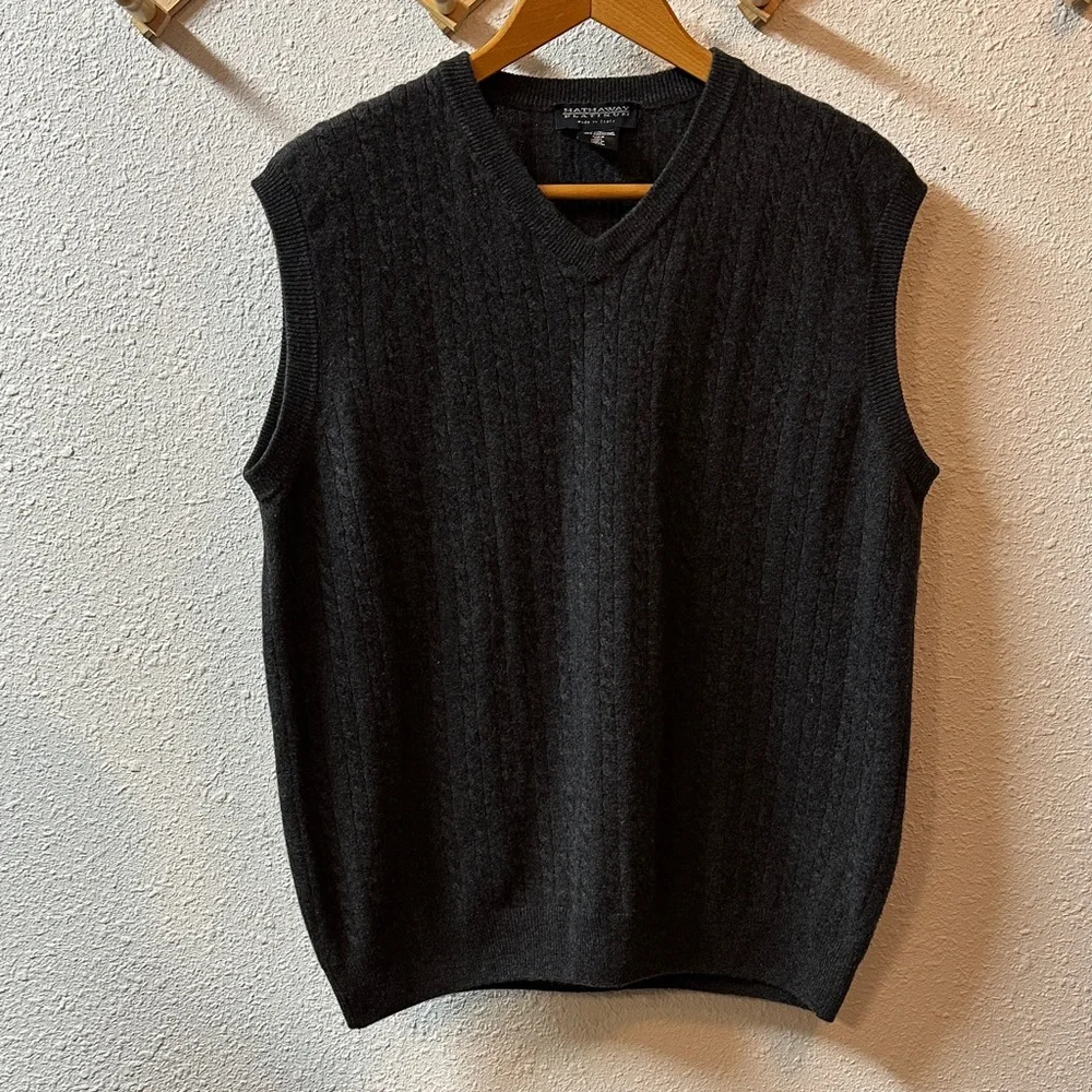 VTG Italy 100% cashmere cable-knit V-neck sweater vest in gray Men’s L